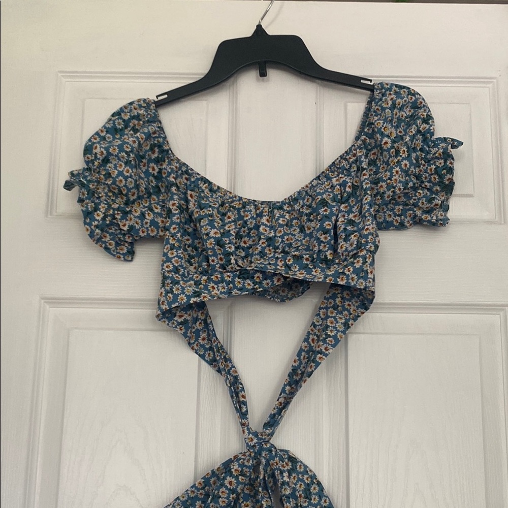 Women’s Floral Crop Top w/ Tie